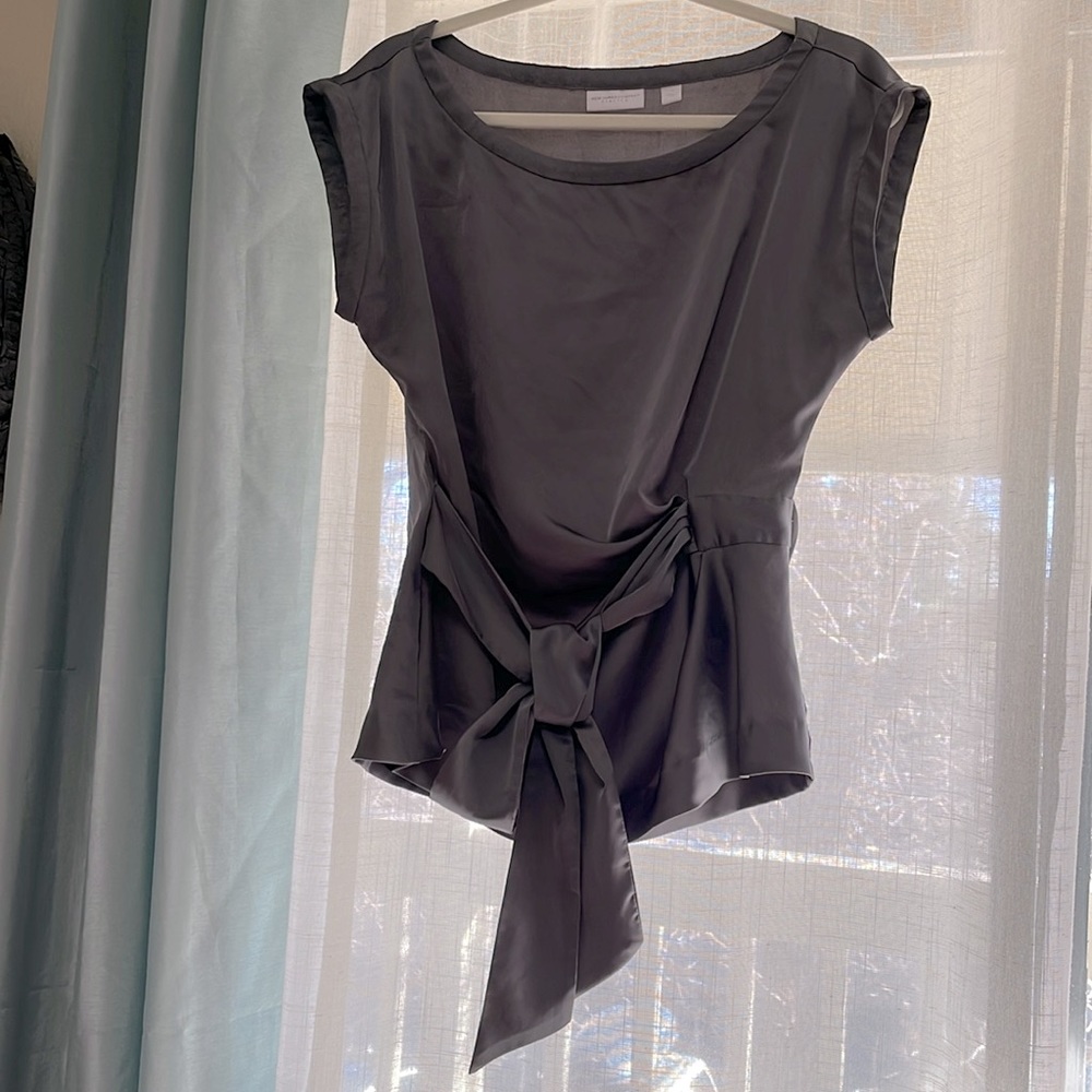 Woman’s New York & Company stretch blouse - Picture 2 of 10